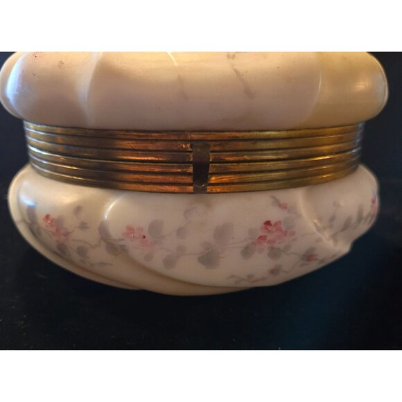 Stunning large Wavecrest Dresser Box with Ferns and Floral - Picture 7 of 10